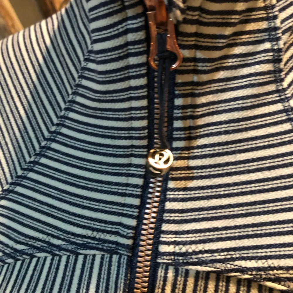 Lululemon jacket - Picture 3 of 5